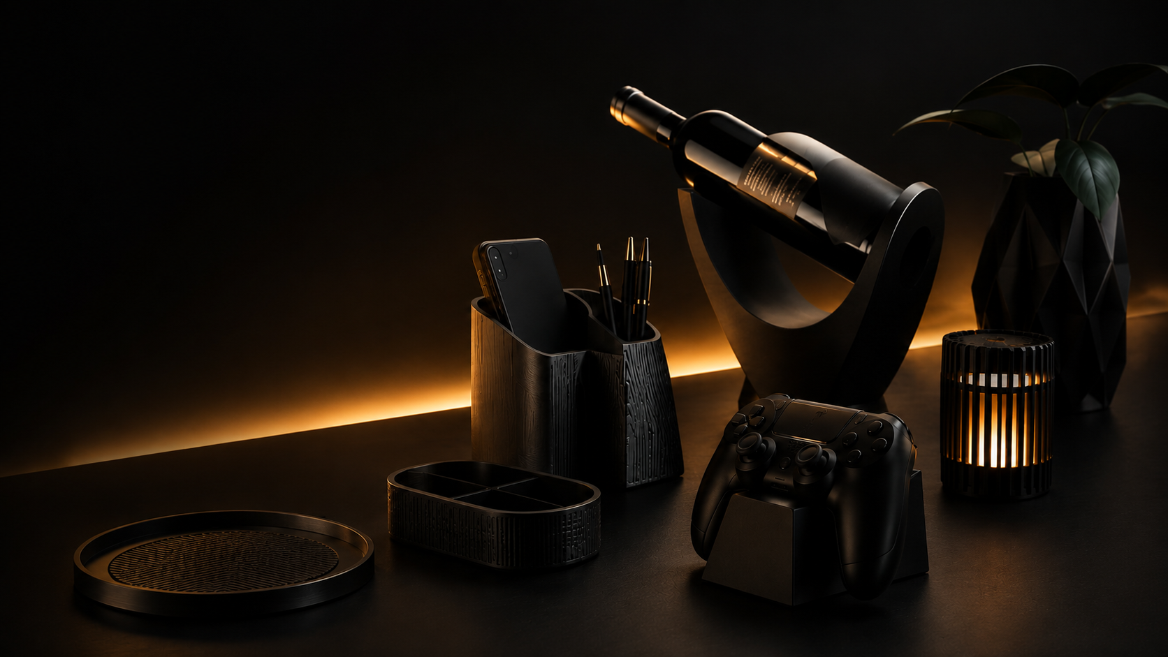 Composição 398LAB: suporte de vinho, organizador, porta-controle, luminária, vaso e bandeja em luz âmbar